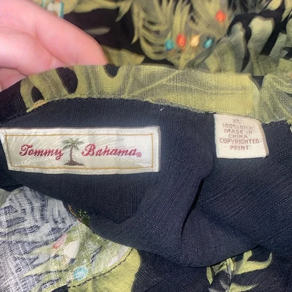 🌙Vintage Tommy Bahama Christmas Toucan Parrot 100% silk Hawaiian Men’s Shirt! - Picture 8 of 10